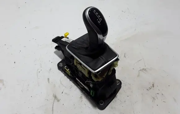 Volvo V40 Gear shifter/selector 31437819