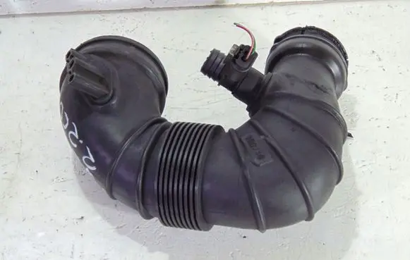 Mercedes-Benz E W212 Air intake hose/pipe A6510900337