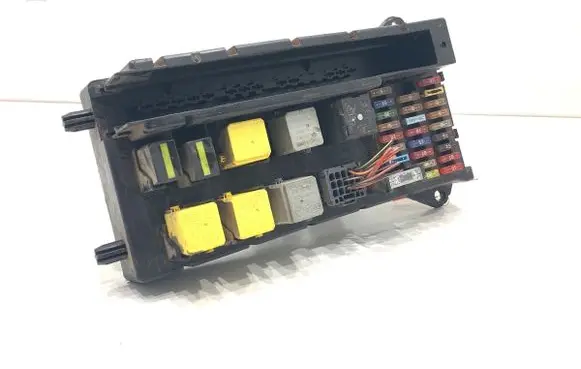 Volkswagen Crafter Fuse box set 9065450001