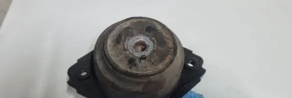 Mercedes-Benz ML W164 Engine mount bracket A2512403117