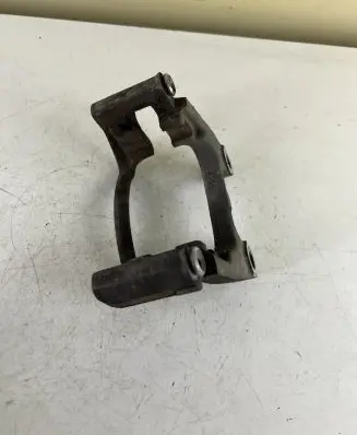 Volkswagen PASSAT B6 Brake caliper pad carrier rear 