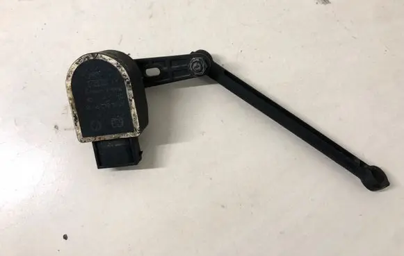 Rear air suspension level height sensor