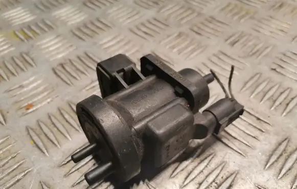 Mercedes-Benz E W210 Turbo solenoid valve 0005450527 A0005450527
