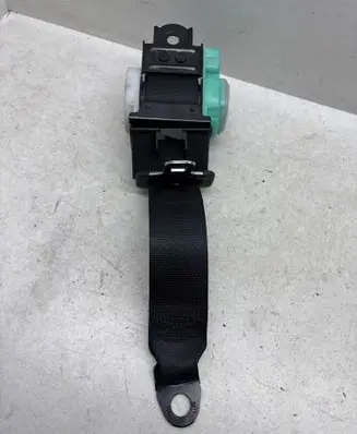 Toyota Avensis T250 Middle seatbelt (rear) 7335005041 191205
