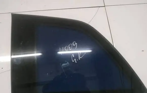 Opel Zafira B Rear side window as2