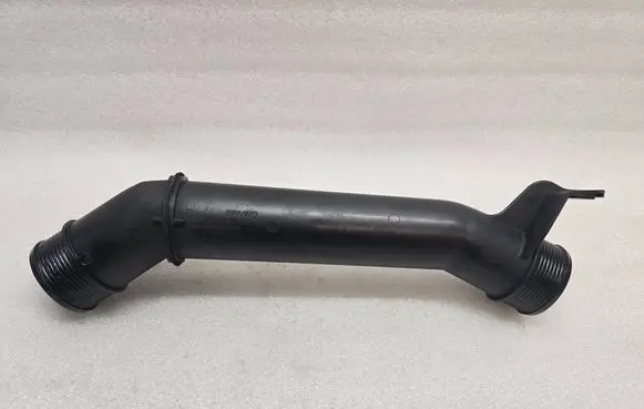 Volvo XC40 Turbo air intake inlet pipe/hose 32252507