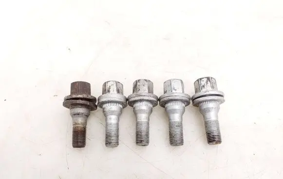 Peugeot 3008 II Nuts/bolts