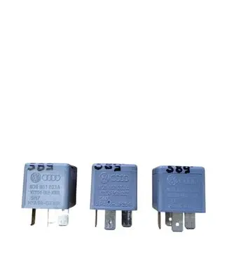 Skoda Octavia Mk1 (1U) Other relay 8D0951253A V23134-B52-X301