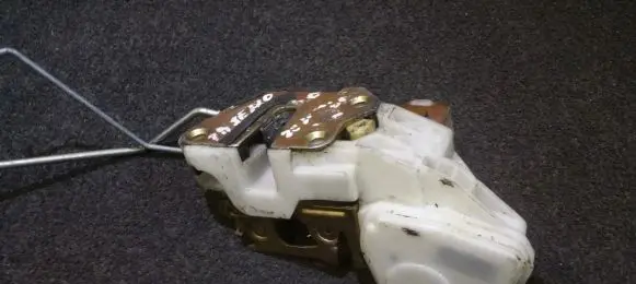 Mitsubishi Pajero Front door lock