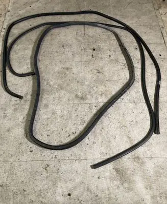 Volkswagen Caddy Front door rubber seal