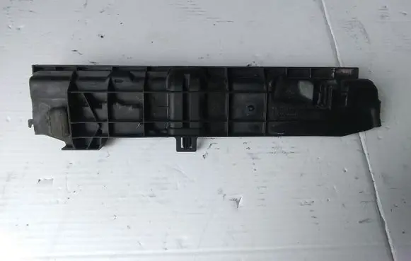 BMW 1 E81 E87 Radiator mount bracket 752491211 11074810