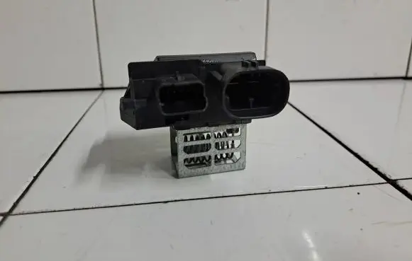 Citroen Berlingo Coolant fan relay 9830143880 F2182016 R040270422