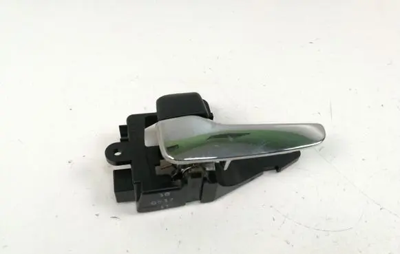 Mitsubishi Lancer X Front door interior handle MN105359