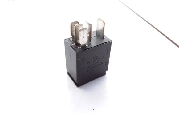 Volvo S80 Hazard warning light relay 9441161 4RD00781400