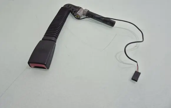 BMW 5 E60 E61 Front seatbelt buckle 7065848