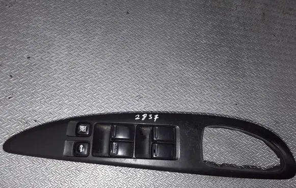 Nissan Primera Electric window control switch 25401AV640