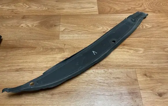 Renault Megane III Fender end trim 631130005R