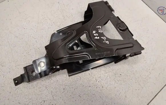 BMW 5 F10 F11 Radiator mount bracket 51647200794