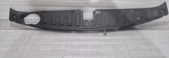 KIA Sorento Front bumper upper radiator grill 0000