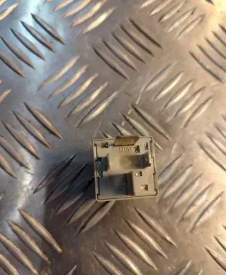 Audi A8 S8 D3 4E Other relay 8D0951253