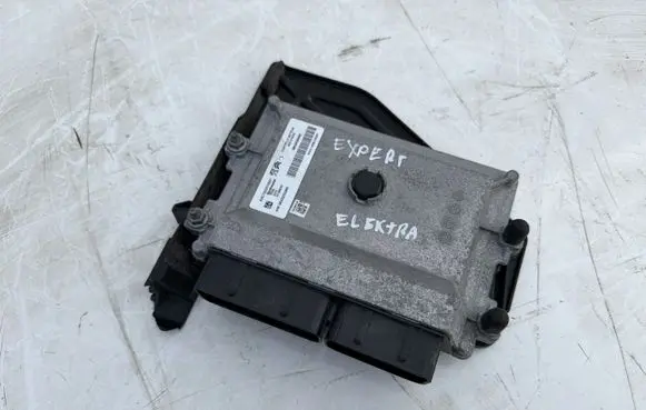 Peugeot Expert Engine control unit/module 9843252980