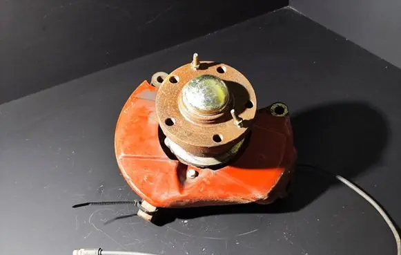 Iveco Daily 35 - 40.10 Front wheel hub spindle knuckle 500300703