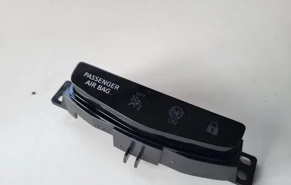 Nissan Juke II F16 Passenger airbag on/off switch 