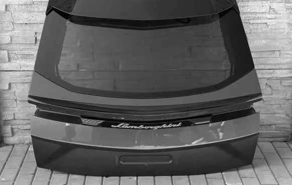 Lamborghini Urus Tailgate/trunk/boot lid