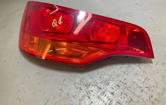 Audi Q7 4L Rear/tail lights 4L0945093 027330102