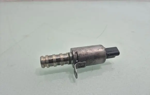 Peugeot 2008 I Camshaft vanos timing valve V75877608003