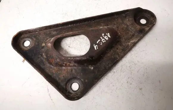 Opel Zafira A Engine mounting bracket