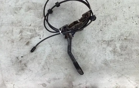Chrysler Voyager Engine bonnet (hood) release handle