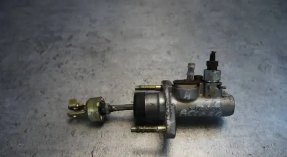 Honda Accord Clutch slave cylinder 