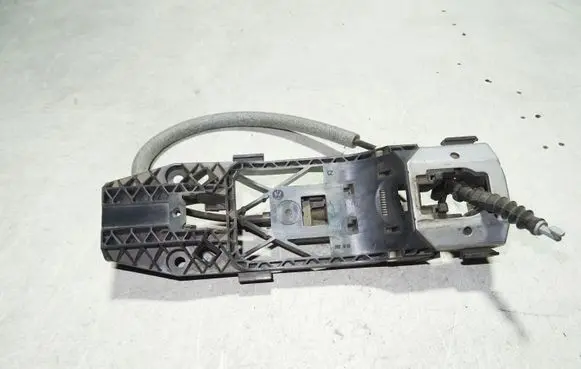 Volkswagen Golf VI Front door exterior handle/bracket 5N0837017E 5N0837885H