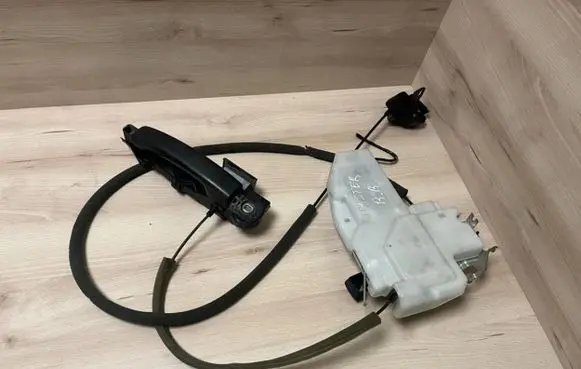 Renault Master III Rear door lock 8200766891