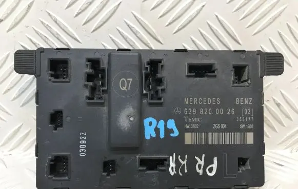 Mercedes-Benz Vito Viano W639 Door control unit/module 6398200026