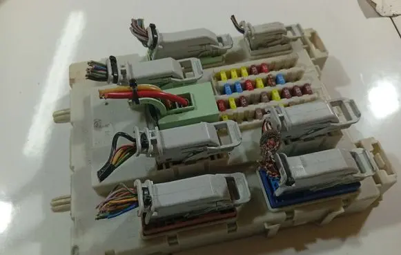Ford C-MAX II Fuse box set 97ri010012