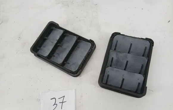 Peugeot 2008 II Quarter panel pressure vent 9831031680