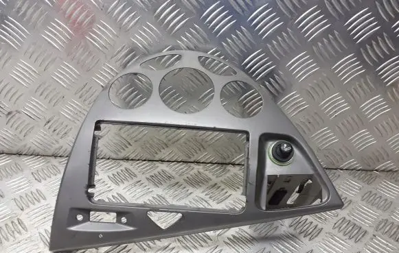 Ford Focus Radio/GPS head unit trim A046A04