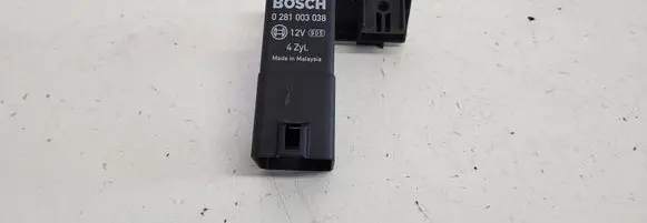 Volkswagen PASSAT B6 Glow plug pre-heat relay 0281003038