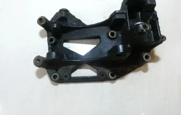 Citroen Xsara Picasso Engine mounting bracket