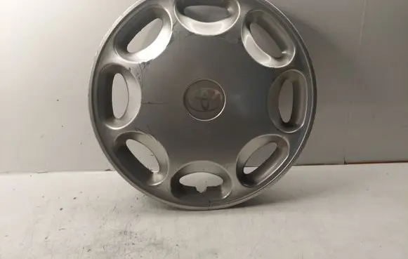 Toyota Corolla Verso AR10 R16 wheel hub/cap/trim 