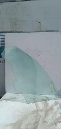 Volkswagen PASSAT B5 Front door window glass four-door 1212123
