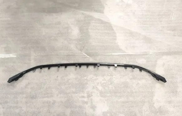 Front bumper splitter molding