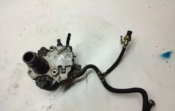 Mercedes-Benz C W204 Fuel injection high pressure pump A6510701201