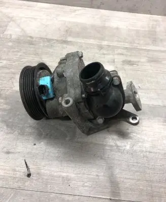 Opel Astra J Water pump 50490715