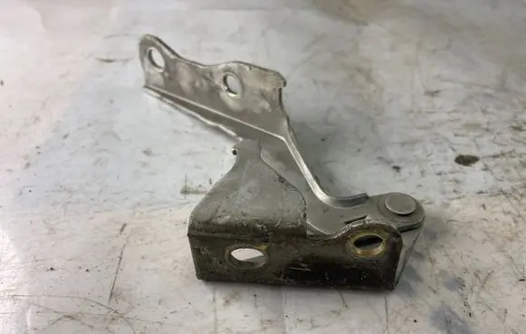 Hyundai Matrix Engine bonnet/hood hinges