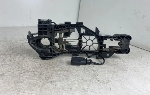 Volkswagen PASSAT CC Front door exterior handle/bracket 3C8839886 912710100 1433805S