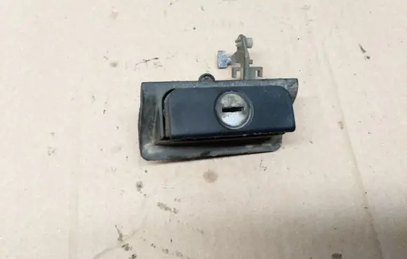 Volkswagen Golf III Tailgate exterior lock 1H6827571A