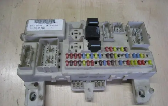 Ford Focus Fuse module 4M5T14A073CG